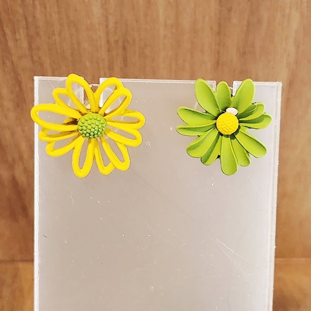 Mismatched Yellow and Green Daisy Flower Stud Earrings Matte Enamel Floral 1"